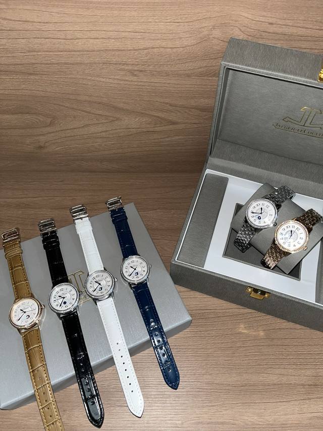 金+20 钢带+30积家约会女表，女人的三大梦想之一 积家约会系列高品质女表，日月星辰显示，进口石英机芯，原装折叠扣 精钢表带，尺寸宽33Mm，厚10Mm。