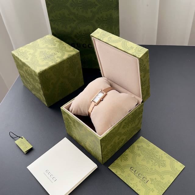 gg白壳 玫金470Gucci Vintage1500L中古手镯手表，这只是15周年纪念限定的1500块之一，编号21。 原主人1996年平安夜购于日本，或许是