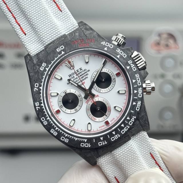 Tw+迪通拿系列碳纤维超轻 40M 12.4厚度 重量56克 上海4130机芯。