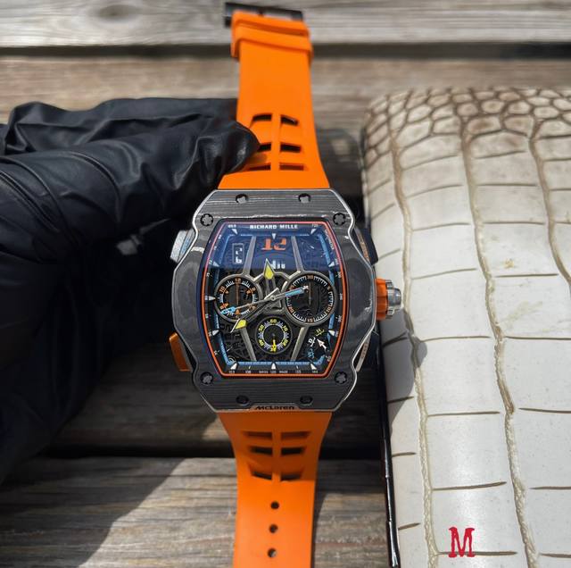 理查德 米勒 Richardmille Rm022系列 全自动机械机芯 40X50X16Mm 蓝光镜面 独特镂空表盘 夜光表盘指针 橡胶或尼龙表带 折叠扣 循规