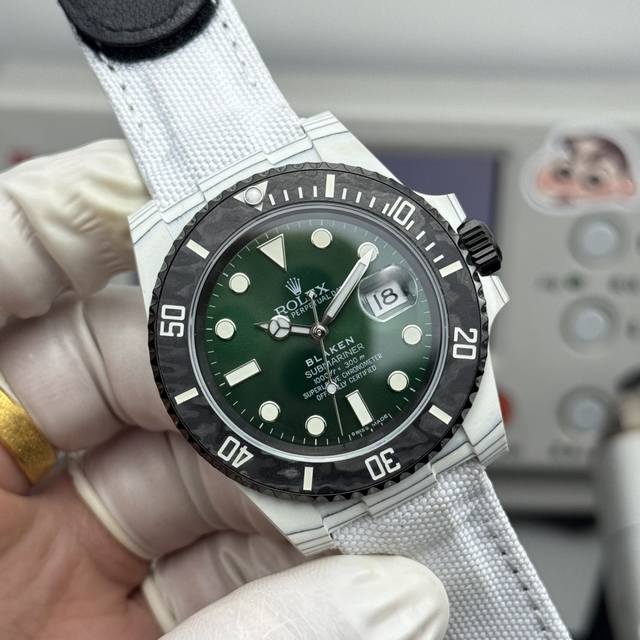 ppm 改装碳纤维水鬼 40M 3135机芯。