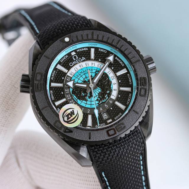 Zw 欧米茄 Omega，全新“全陶瓷”600米世界时！海马系列海洋宇宙世界时腕表！ 欧米茄呈献全新海马系列海洋宇宙世界时腕表。自环球旅行中汲取灵感，全新腕表沿