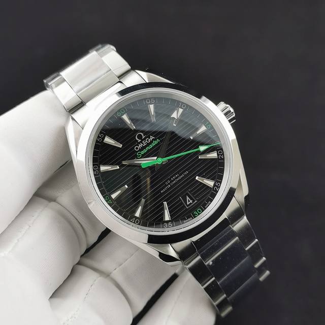 海马 米 Aqua Terra 天文台 41Mm 1: 市场独家天然胶带 可胶带 钢带自由选择。 2: 精钢材质 水平“柚木”表盘尽显与众不同。 3:旋入式 凸