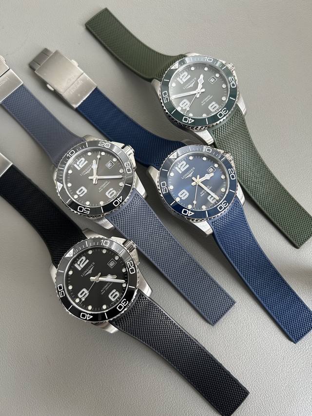 Longines浪琴水潜系列 精钢表壳，搭载2813机芯西铁城8215机芯！蓝宝石镜面！原版一双致折式安全表扣尺寸41Mm同专步柜陶款瓷圈钢带胶带都有！