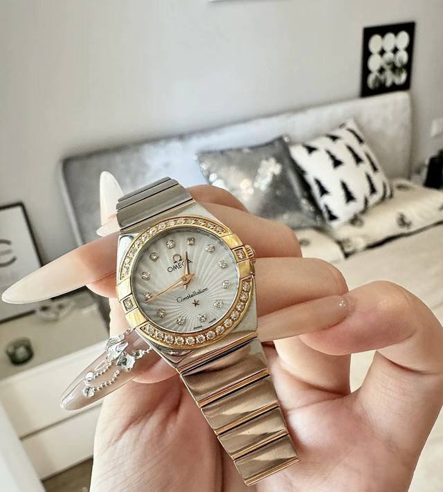 我选择的“时间伙伴”是欧米茄的星座系列，一个 以机芯命名的瑞士高端腕表品牌，秉承先鋒精神， 在精准、防磁、美学方面，不断突破制表极限，追求卓越品质。 星座腕表诞