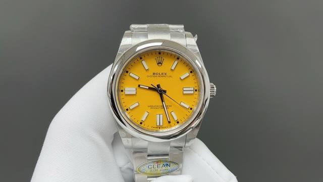 劳力士 蚝式恒动系列机芯出货 ，斜边凌角边面钉，细节拉满 。36-41Mm 采用3230一体一档机芯！均无日历空档位，字面颜色和原装没色差，采用斜角丁设计精工打