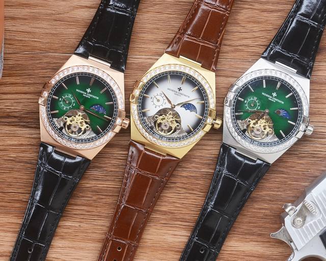 白 金 男人挚爱 多功能腕表 最新 ：江诗丹顿最佳设计独家首发 类型 ：精品男士腕表 表带 ：真牛皮表带 机芯 ：全自动机械机芯 镜面 ：矿物质强化玻璃 更高清