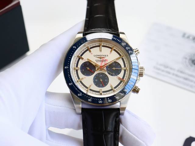 浪琴 Longines-浪琴康卡斯悦动系列，凭借其独特的设计，实用的功能和舒适的佩戴体验，成为了一款备受推崇的精品时计。 1字面是独特的“熊猫眼”主要有“黑白”