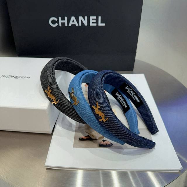 Comes with packaging box. YSL Saint Laurent new denim headband, retro and elegan