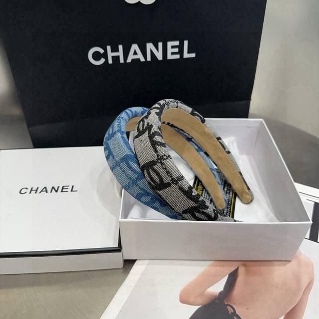 Comes with box. Chanel's latest denim headband, super cute! Exudes elegance, a m