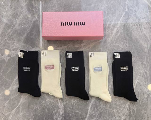 Special Packaging Miumiu New Cashmere Embroidered Mid-Length Slouch Socks! One b