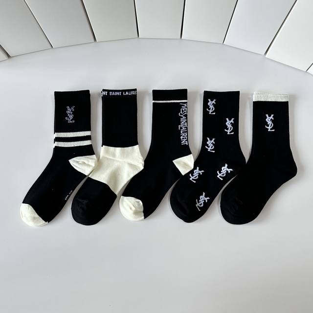 Special packaging for YSL Saint Laurent new mid-length slouch socks! Five pairs