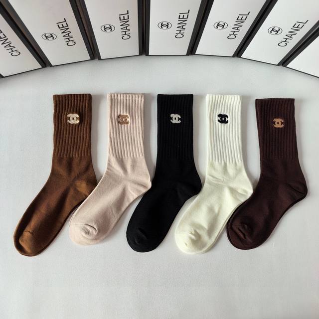 Specially packaged Chanel new cashmere embroidered mid-length slouch socks! Five