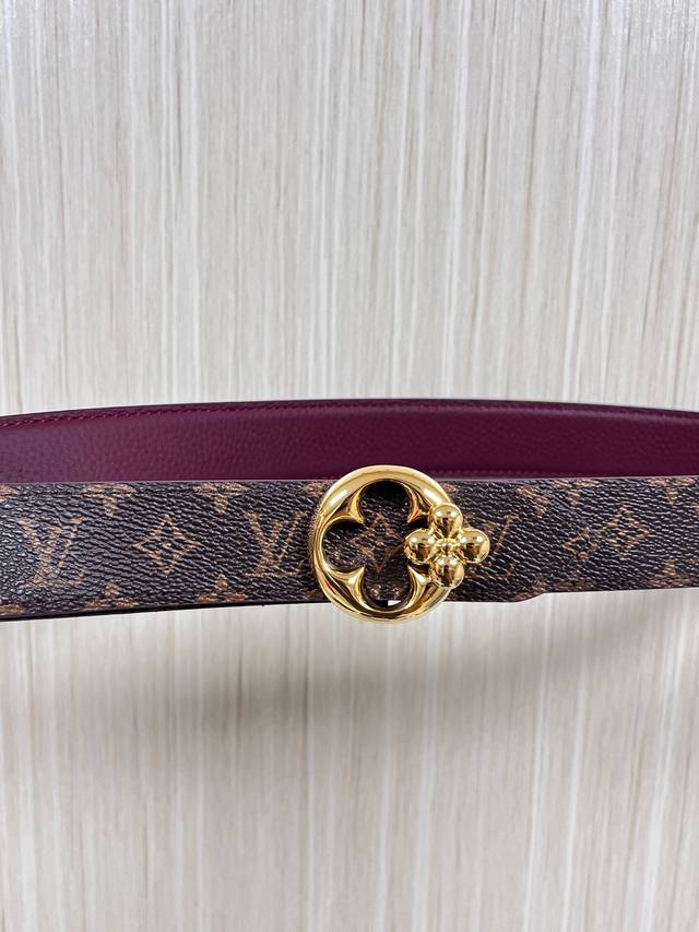 Flowergram Reversible Belt: This belt combines Monogram canvas and Monogram embo