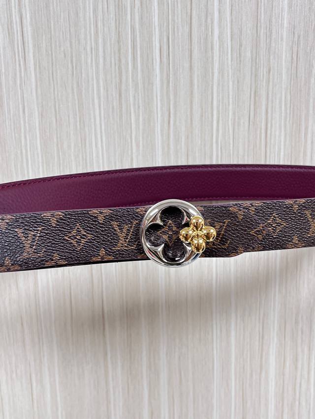 Flowergram Reversible Belt: This belt combines Monogram canvas and Monogram embo
