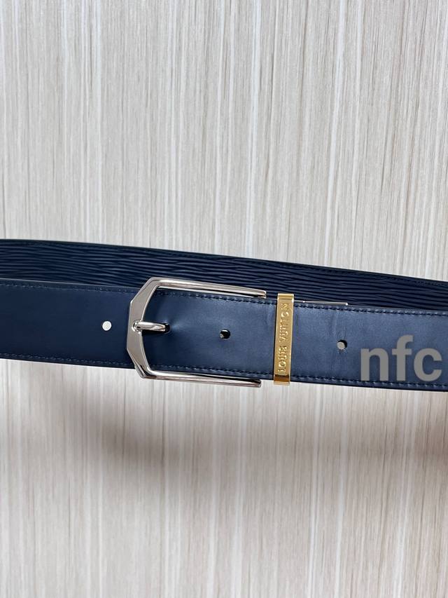 3.5mm double-sided imported cowhide leather, single-sided water ripple texture,