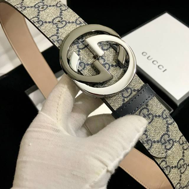 Comes with a full set of boutique gift box packaging. Genuine Gucci product, sam