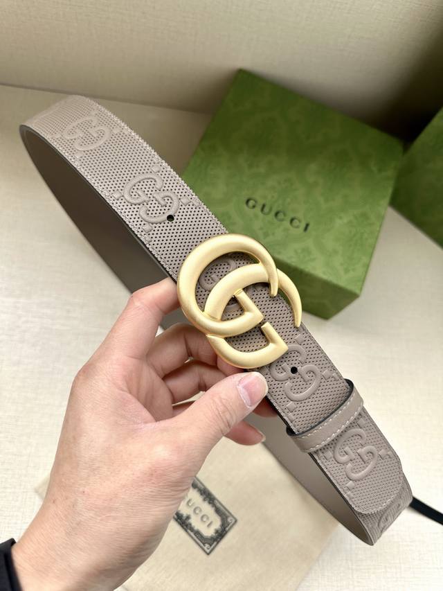 Width 4.0Cm Gucci This piece connects the brand's past and future, reinterpretin