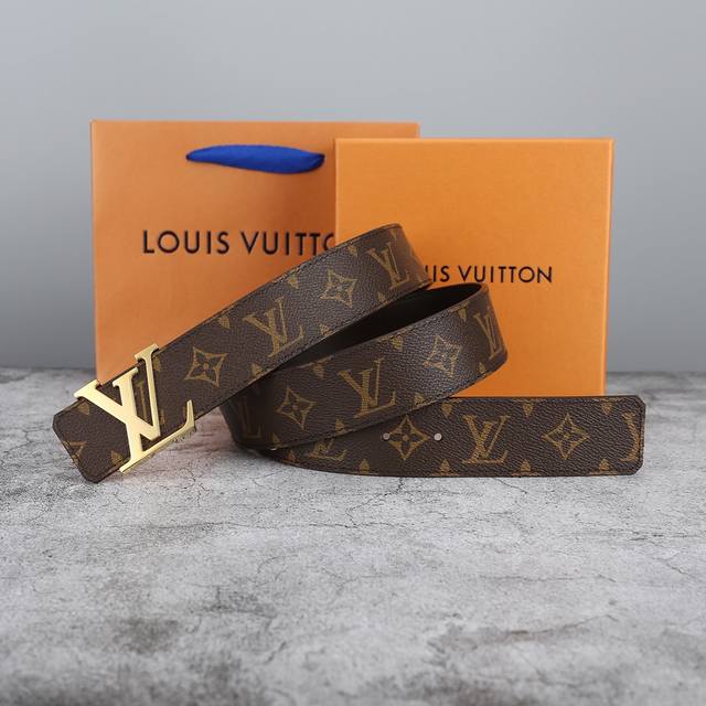 Comes with a complete set of Louis Vuitton boutique classic style, original mono