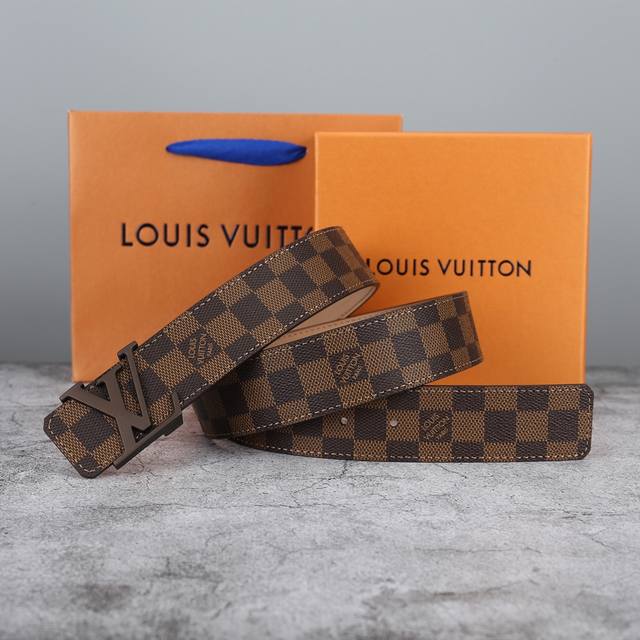 Comes with a complete set of Louis Vuitton boutique classic style packaging box.