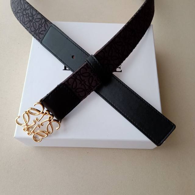 Brand: Loewe (Ddd) Price: P (without gift box) Size: 32mm wide (authentic size)