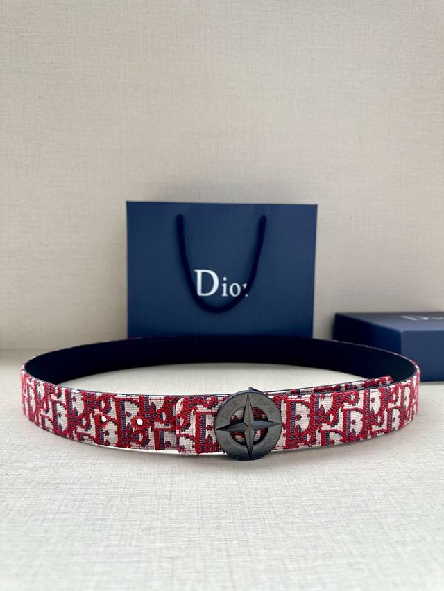 3.5cm Width. This stainless steel belt buckle is from the Dior And Stone Island