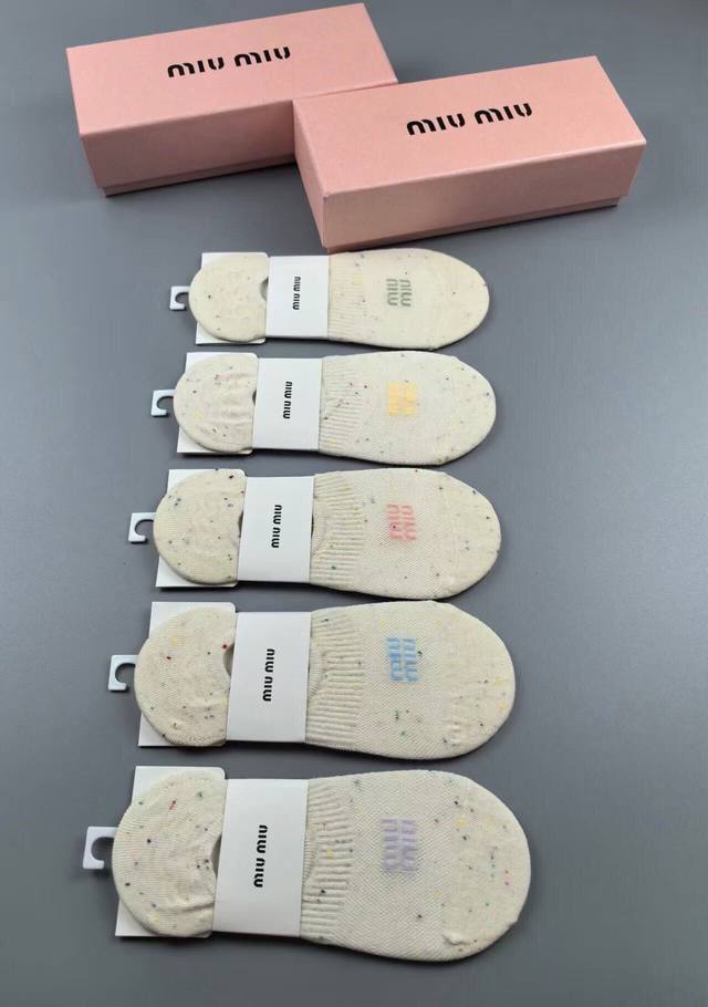 Special Miumiu new women's invisible socks, one box contains five pairs, jacquar