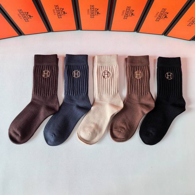 Specially packaged Hermes new cashmere mid-length slouch socks! Five pairs per b