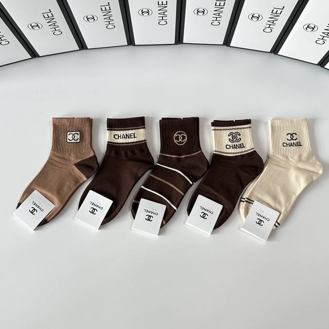 Specially packaged Chanel new mid-length slouch socks! Five pairs per box, same
