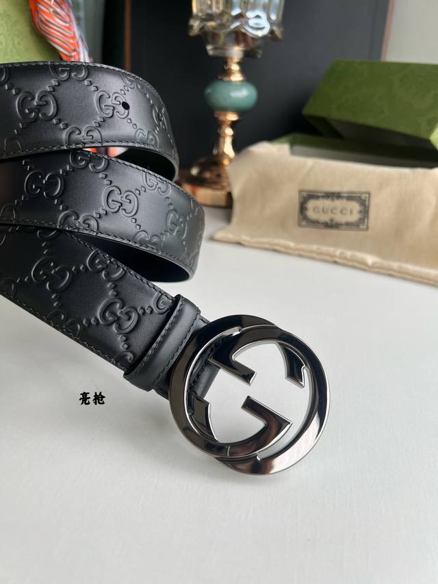 Latest version of the Gucci logo belt for men, featuring an interlocking double