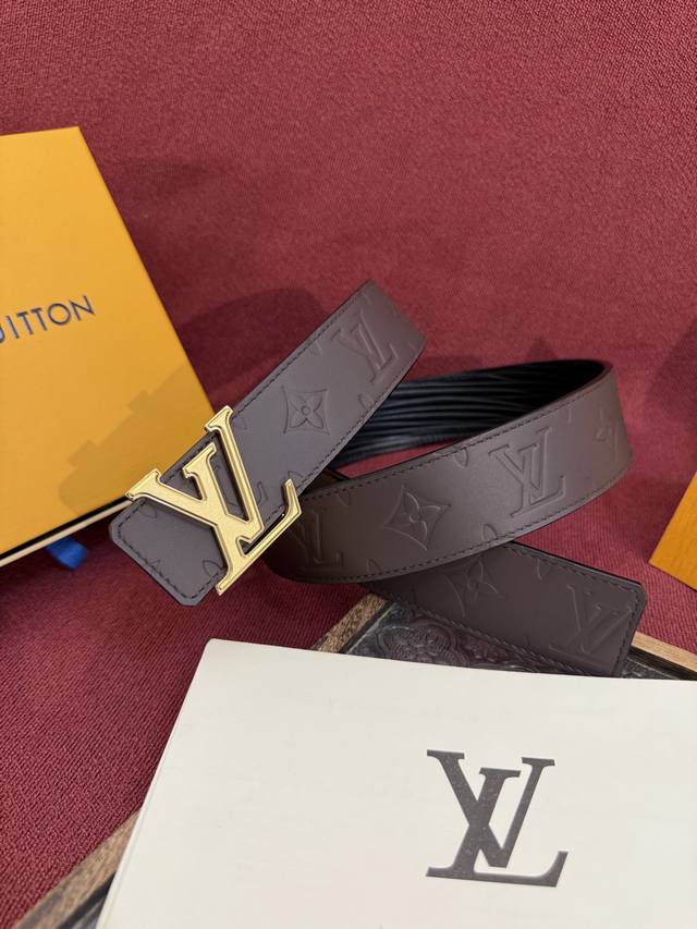 The Lv Dimension 4.0 reversible belt introduces classic style to a fresh design.