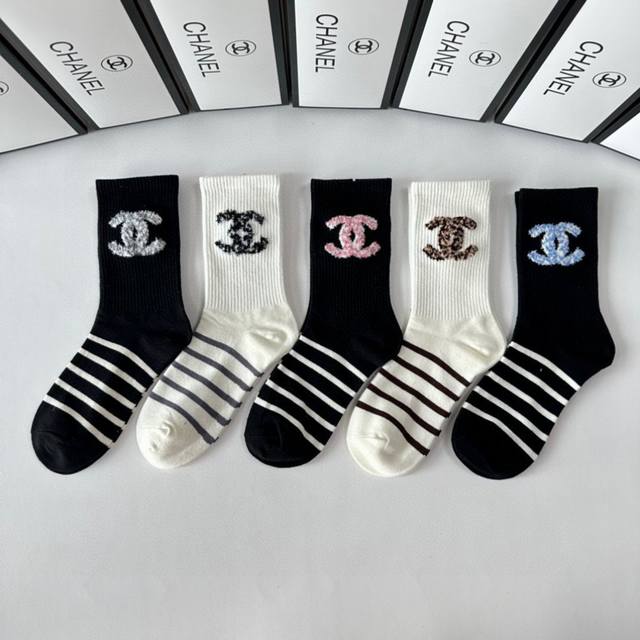 Specially packaged Chanel new mid-length slouch socks! Five pairs per box, same