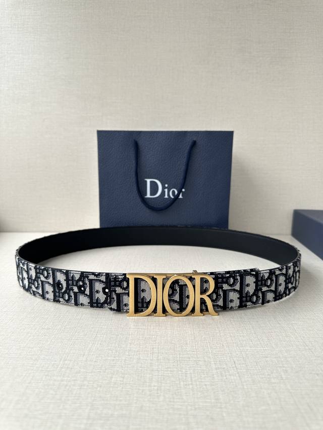 This D-Dream belt is a new addition to the Spring/Summer ready-to-wear collectio