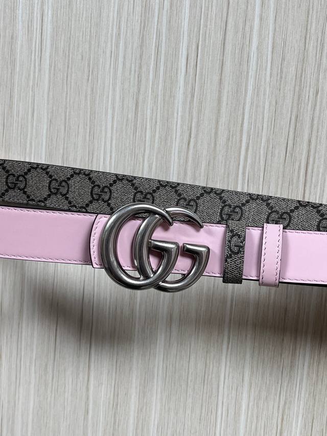 The Fall/Winter 2025 collection reinterprets the distinctive Gg Marmont series.