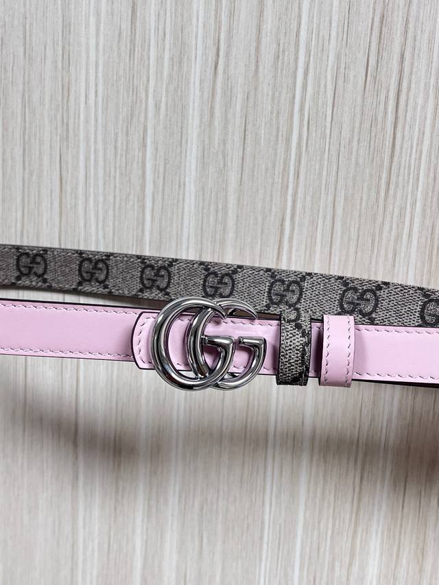 The Fall/Winter 2025 collection reinterprets the distinctive Gg Marmont series.