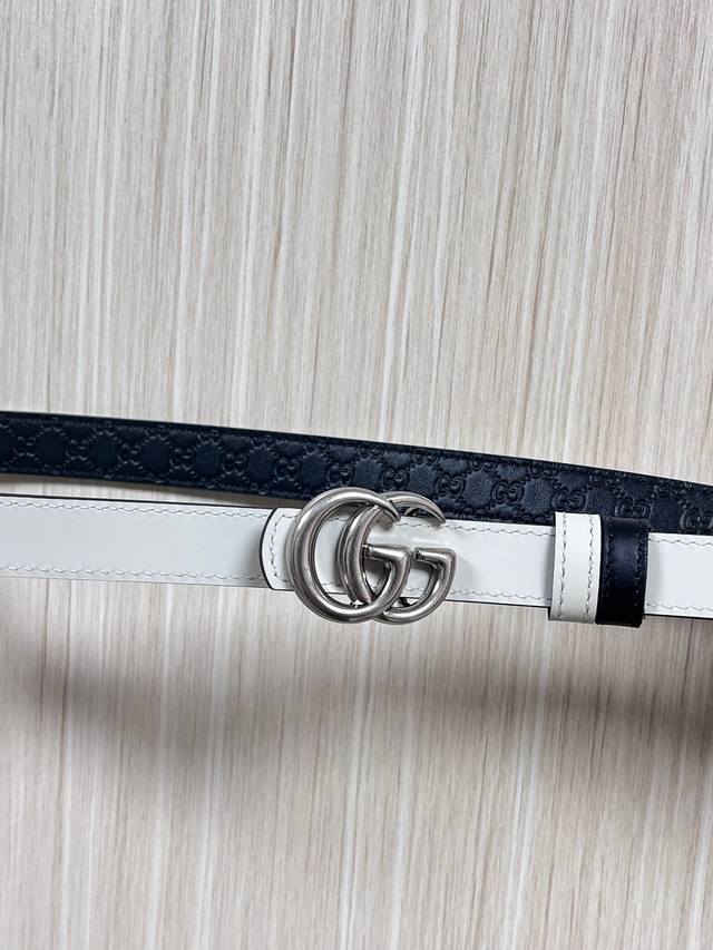 The Fall/Winter 2025 collection reinterprets the distinctive Gg Marmont series.