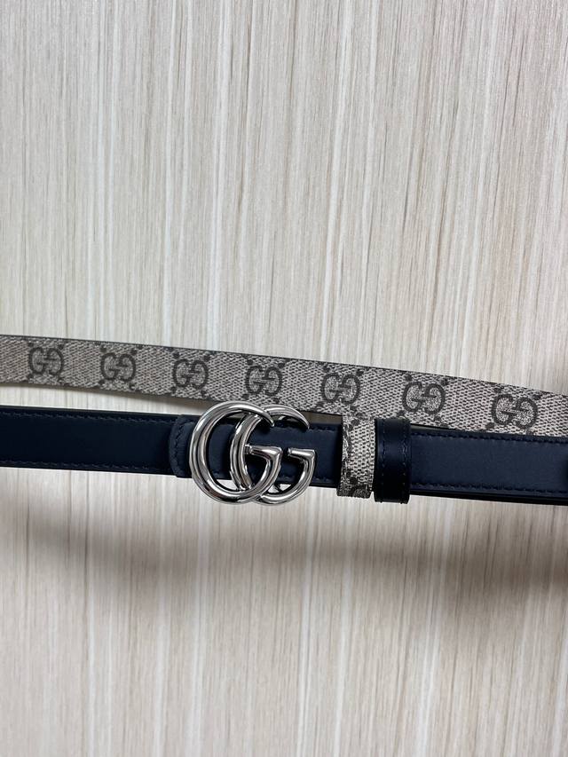 The Fall/Winter 2025 collection reimagines the distinctive Gg Marmont series. Th