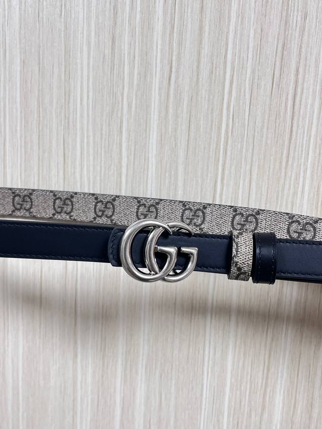 The Fall/Winter 2025 collection reimagines the distinctive Gg Marmont series. Th