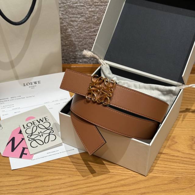 New Women's Belt Ewe Classic Logo Belt, Very Practical Smooth Calfskin Reversibl