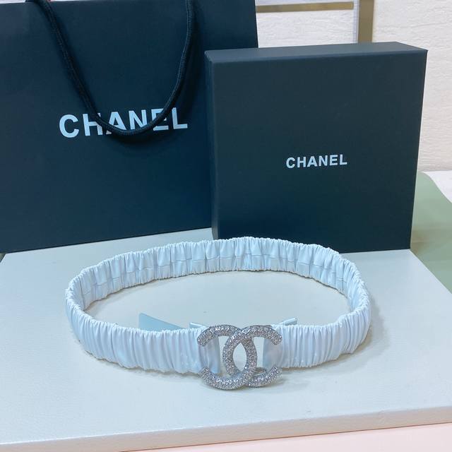 Chanel Cc rhinestone brass logo buckle, calfskin leather, silver and gold metal,