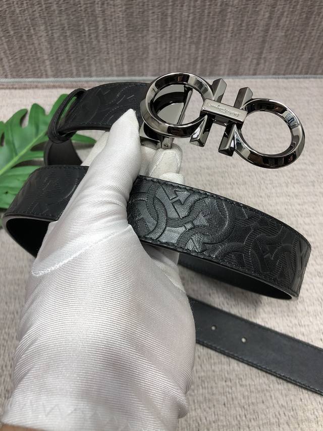 Comes with a full gift box and packaging: Ferragamo belt made of original single