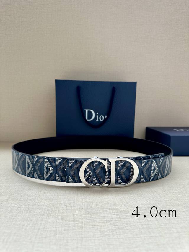 Width 4.0cm. This 40mm reversible belt combines elegance with modern style. The