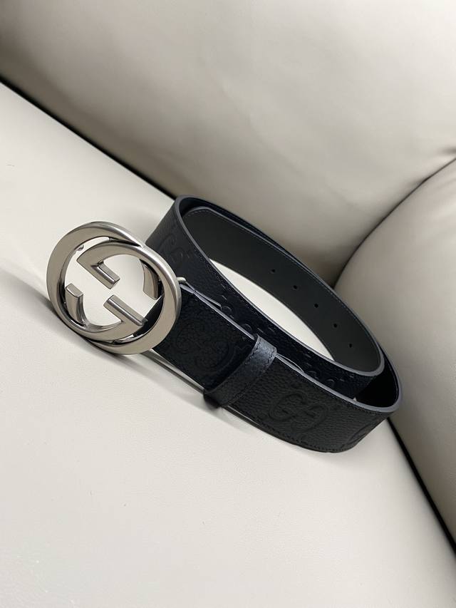 The iconic elements of the Gg 4.0 wide classic design are given a fresh twist in