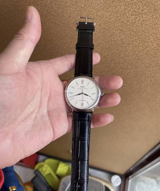 万国柏涛菲诺系列机械全自动男表 俗称红60 超大号40毫米大表盘 白色盘面 柳叶精钢指针刻度 带日历显示 蓝宝石镜面 搭载万国Cal.35111机芯 底盖+机芯