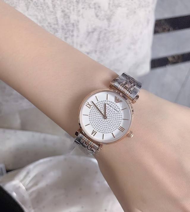 阿玛尼家的白月光 白月光、满天星手表真的是火出圈了 精致的表盘、经典的配色，男款也是相当霸总。#手表女推荐 #阿玛尼#阿玛尼手表满天星 #情侣手表 #实现手表自