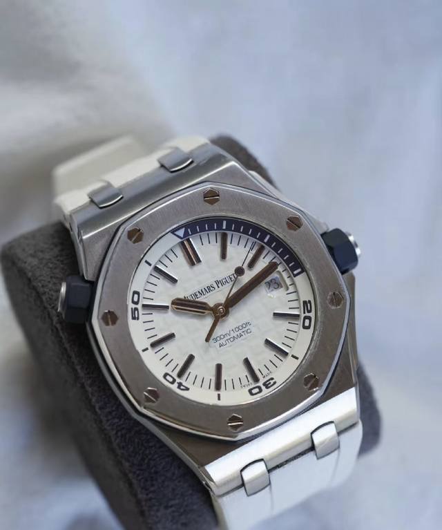 爱彼15710皇家橡树离岸 42Mm精钢银盘胶带 自动机械#腕表 #时间的艺术品 #男表 #爱彼