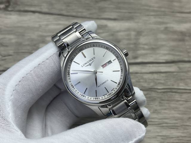 金+20 品牌浪琴--Longines 款式：三针名匠双历系列款 机芯：顶级机械机芯 稳定 材质：316精钢表壳 优质 表带：真牛皮&精钢 舒适 尺寸：男40C