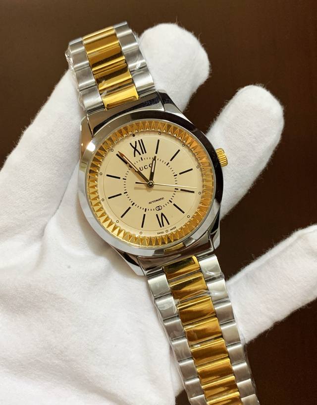 白 玫金 Gucci古驰 最新款这款超美珠拖面腕表盘，打造出众的G-Timeless腕表造型彰显高雅品味，尺寸38Nm