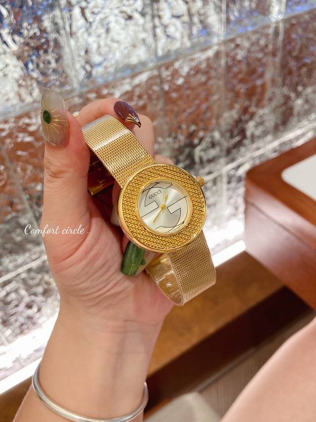 古驰网带新款、表盘36Mm，表扣随意调节大小，多种颜色可选择，