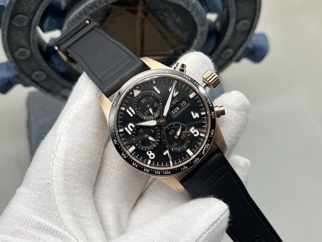 Iws Factory 2025年度重磅新作：万国Iwc飞行员系列高性能款独家首发 核心亮点速览：以原版为基准开模的市场最新版本，从材质、工艺到机芯细节全维度复